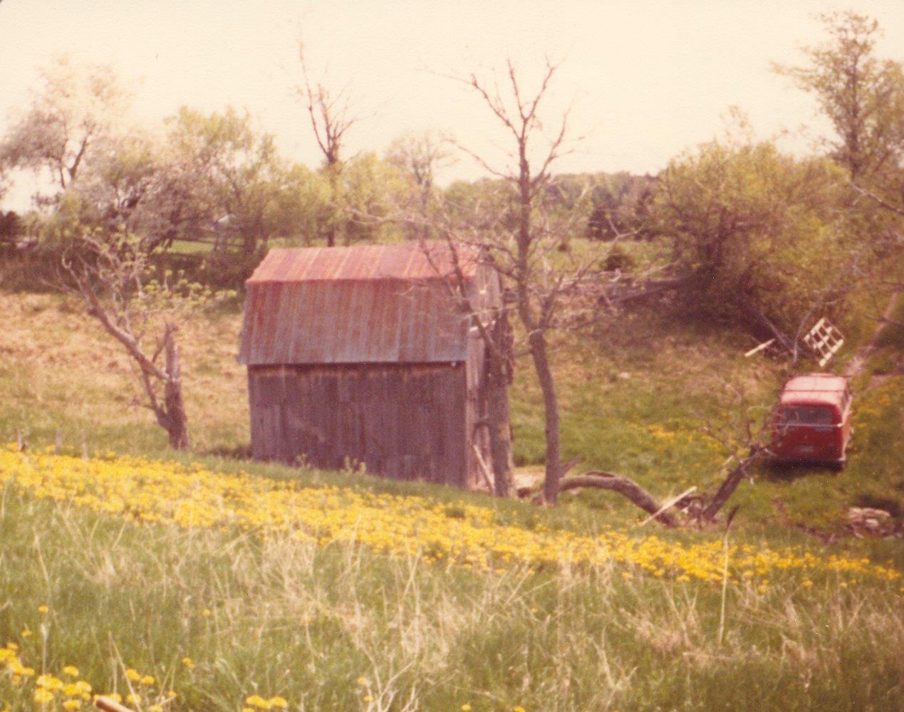 198005xx-ra-021-barn + VW Van-Randboro