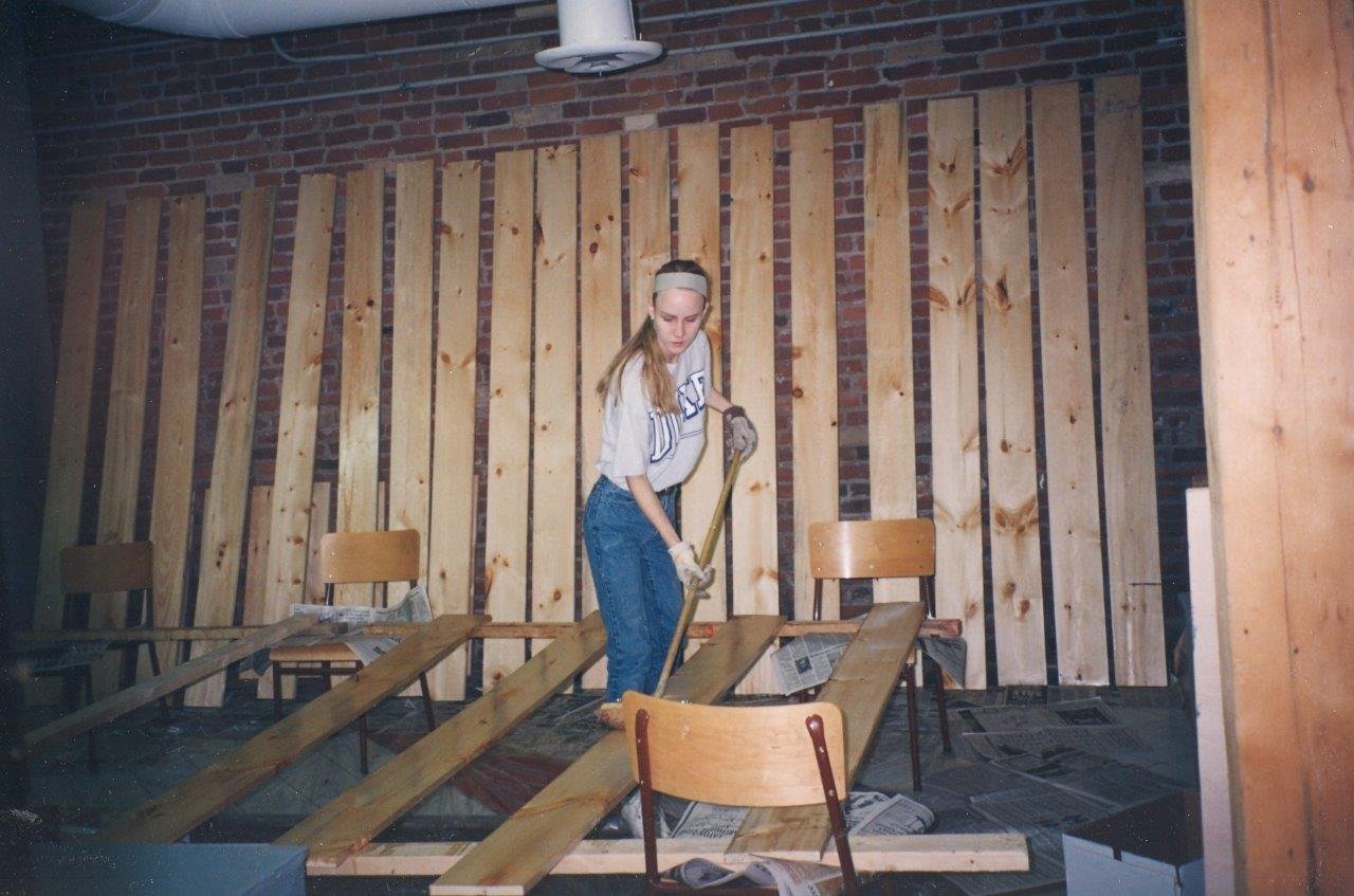 1992-Star-Centre-Lisa Swarbrick puting urytane on the shelves.