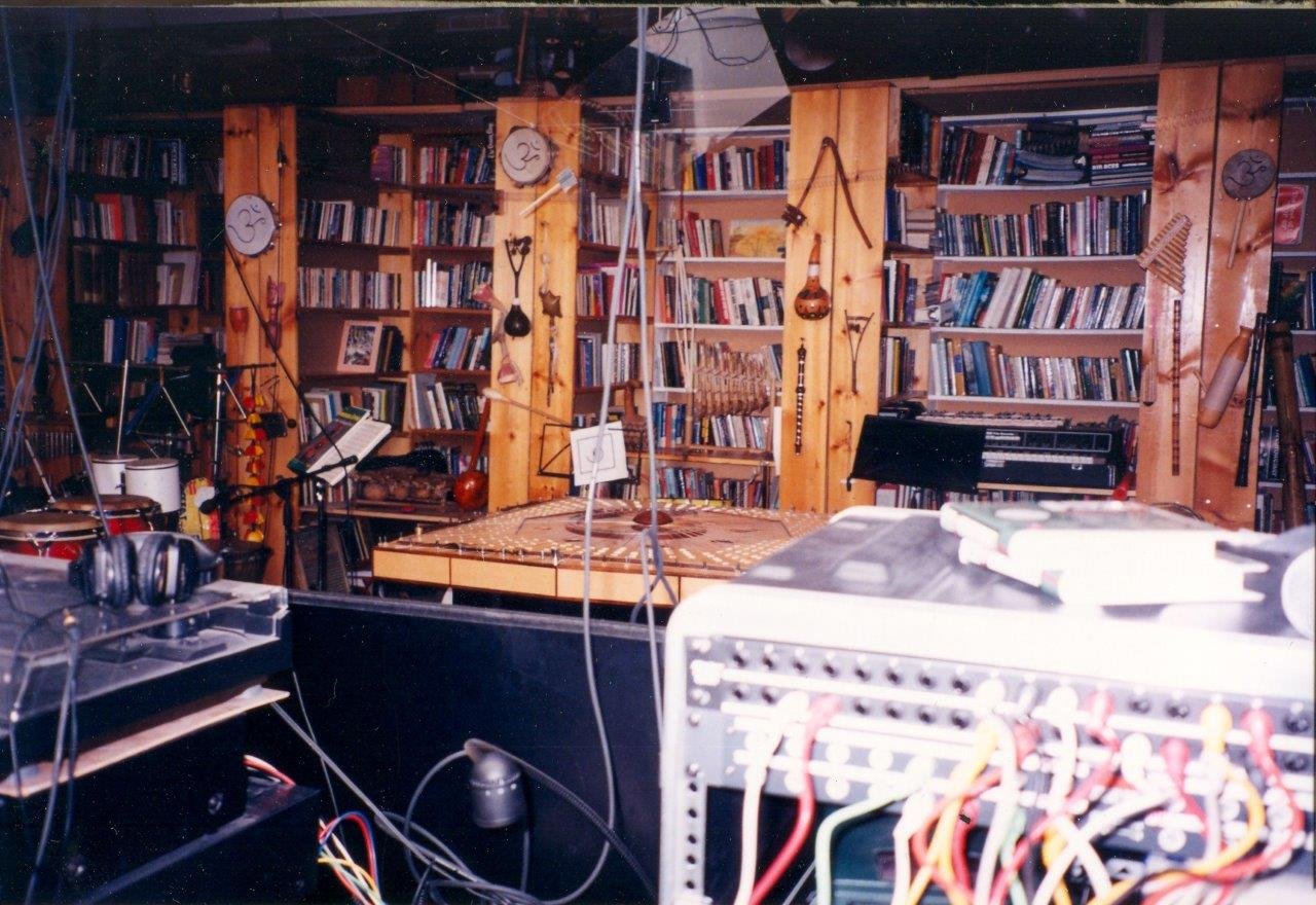 1998-909 Queen E-library