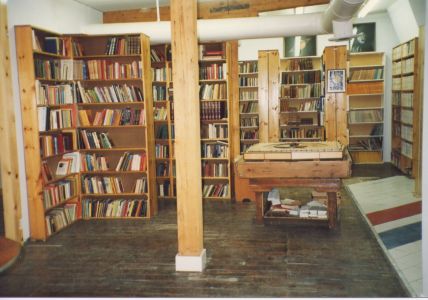 1991-Nicholas St-library